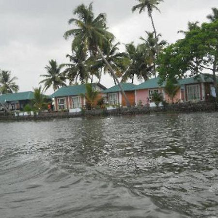 Riverine Resort Alappuzha Ngoại thất bức ảnh