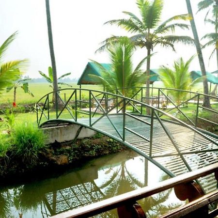 Riverine Resort Alappuzha Ngoại thất bức ảnh
