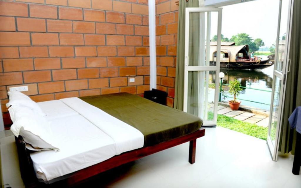 Riverine Resort Alappuzha Phòng bức ảnh