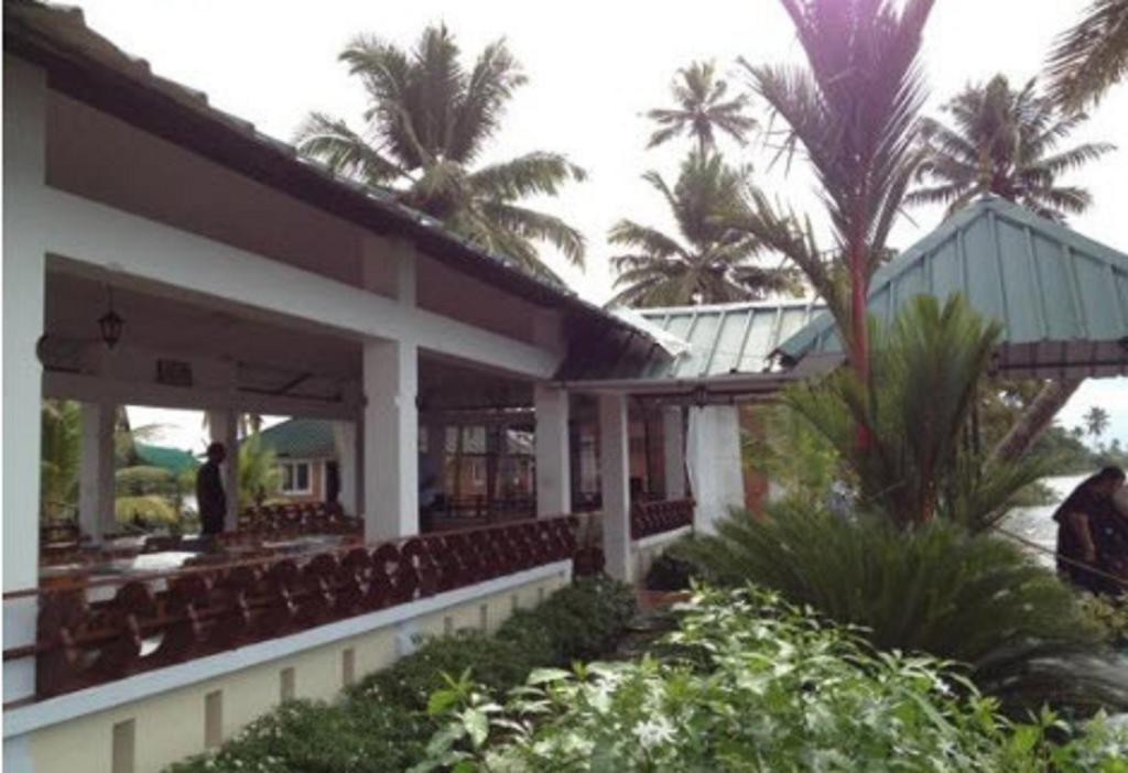 Riverine Resort Alappuzha Ngoại thất bức ảnh
