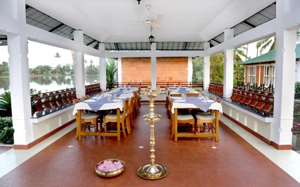 Riverine Resort Alappuzha Ngoại thất bức ảnh